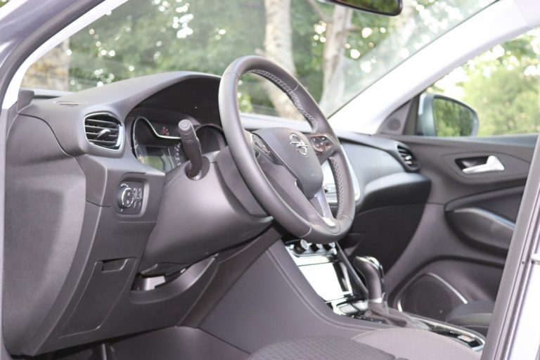 Opel Grandland X 1.2 Innovation AT8: la prova su strada