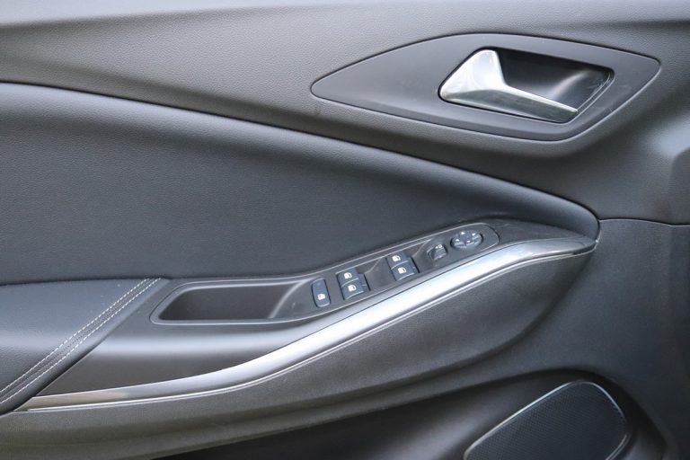 Opel Grandland X 1.2 Innovation AT8: la prova su strada