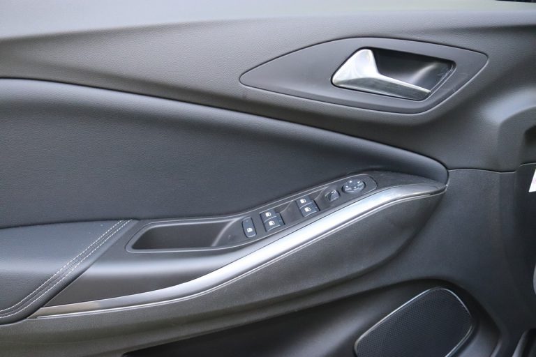 Opel Grandland X 1.2 Innovation AT8: la prova su strada