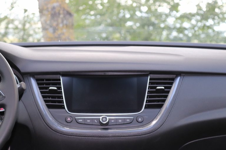 Opel Grandland X 1.2 Innovation AT8: la prova su strada