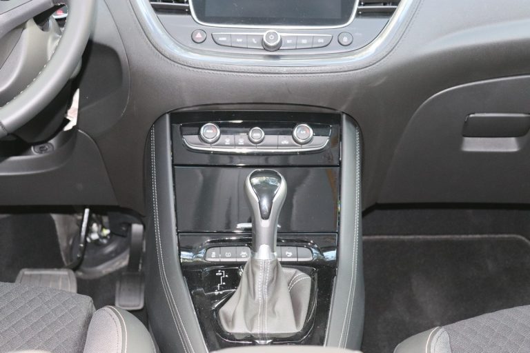Opel Grandland X 1.2 Innovation AT8: la prova su strada