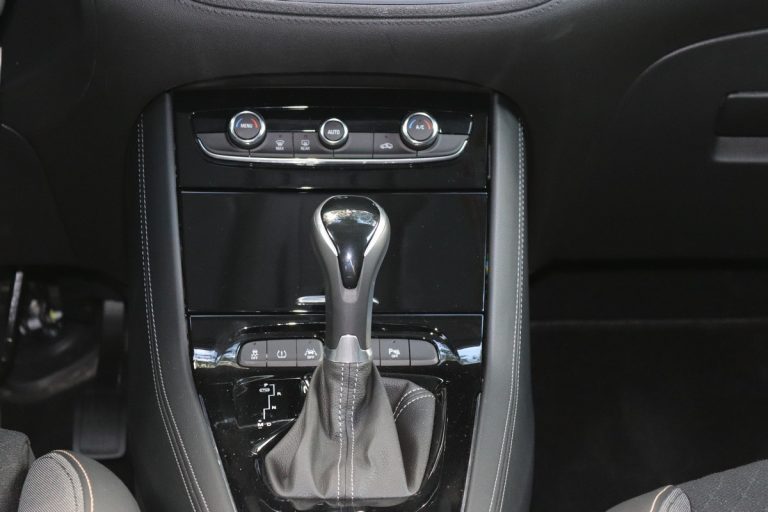 Opel Grandland X 1.2 Innovation AT8: la prova su strada