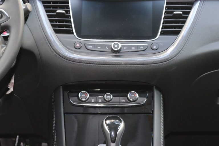 Opel Grandland X 1.2 Innovation AT8: la prova su strada