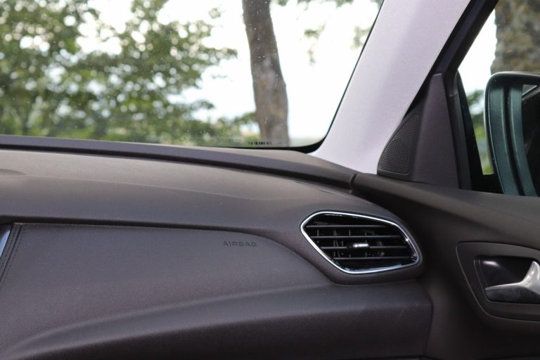 Opel Grandland X 1.2 Innovation AT8: la prova su strada