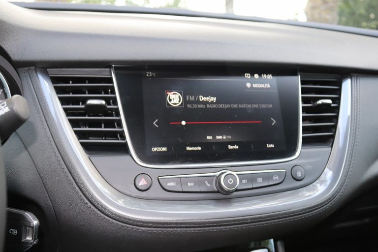 Opel Grandland X 1.2 Innovation AT8: la prova su strada