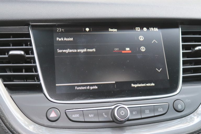 Opel Grandland X 1.2 Innovation AT8: la prova su strada
