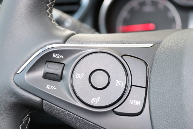 Opel Grandland X 1.2 Innovation AT8: la prova su strada