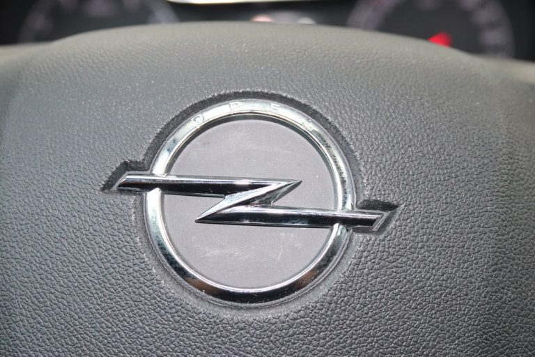 Opel Grandland X 1.2 Innovation AT8: la prova su strada