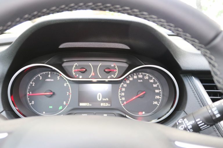 Opel Grandland X 1.2 Innovation AT8: la prova su strada