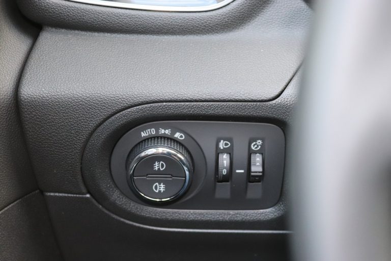 Opel Grandland X 1.2 Innovation AT8: la prova su strada