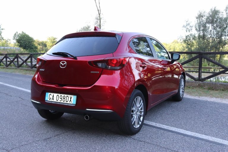 Mazda 2 Skyactiv-G M Hybrid Exceed: la prova su strada