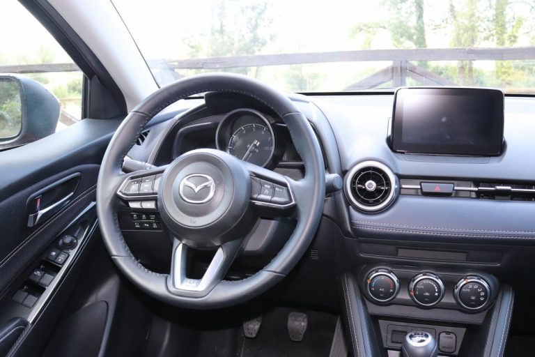 Mazda 2 Skyactiv-G M Hybrid Exceed: la prova su strada