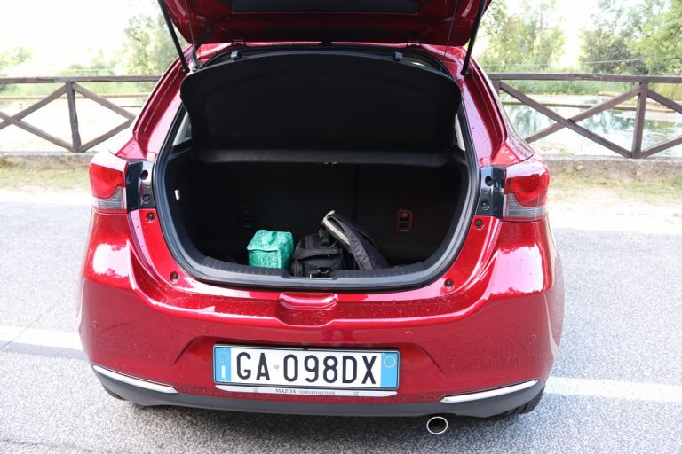 Mazda 2 Skyactiv-G M Hybrid Exceed: la prova su strada