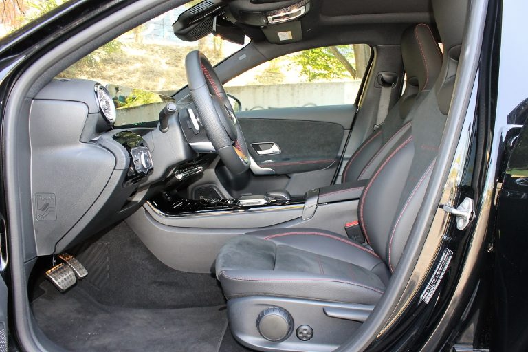 Mercedes-Benz Classe A 250e: la prova su strada