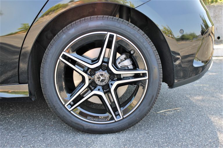 Mercedes-Benz Classe A 250e: la prova su strada