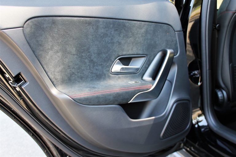 Mercedes-Benz Classe A 250e: la prova su strada