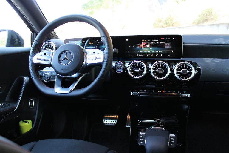 Mercedes-Benz Classe A 250e: la prova su strada