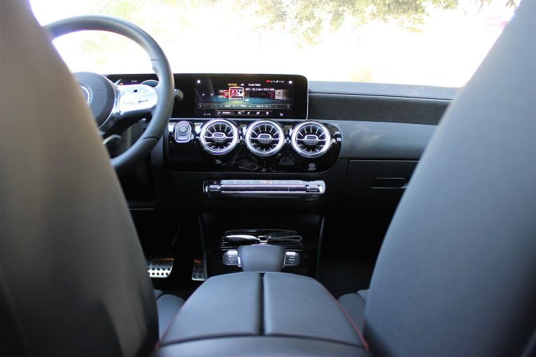 Mercedes-Benz Classe A 250e: la prova su strada