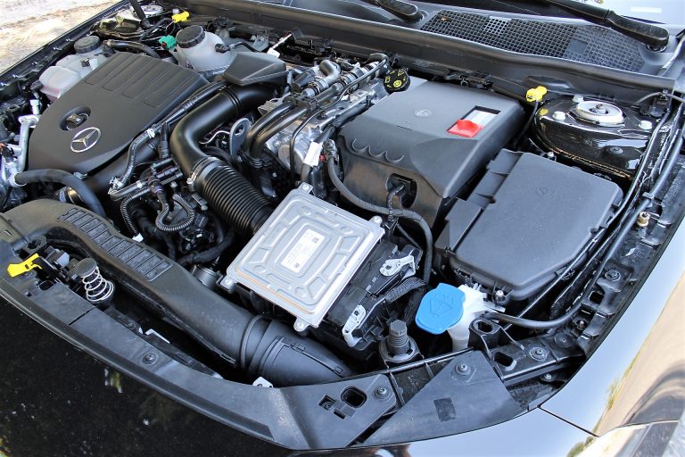 Mercedes-Benz Classe A 250e: la prova su strada
