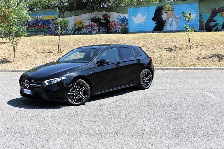 Mercedes-Benz Classe A 250e: la prova su strada
