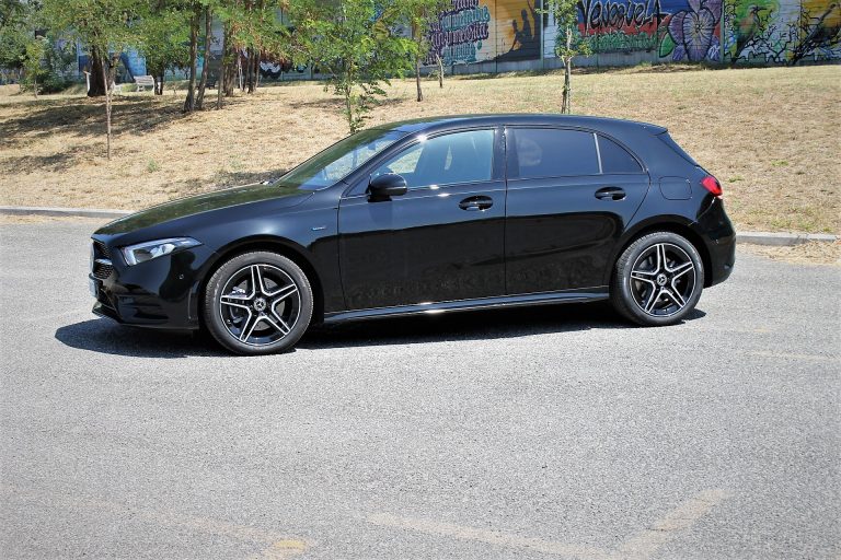 Mercedes-Benz Classe A 250e: la prova su strada