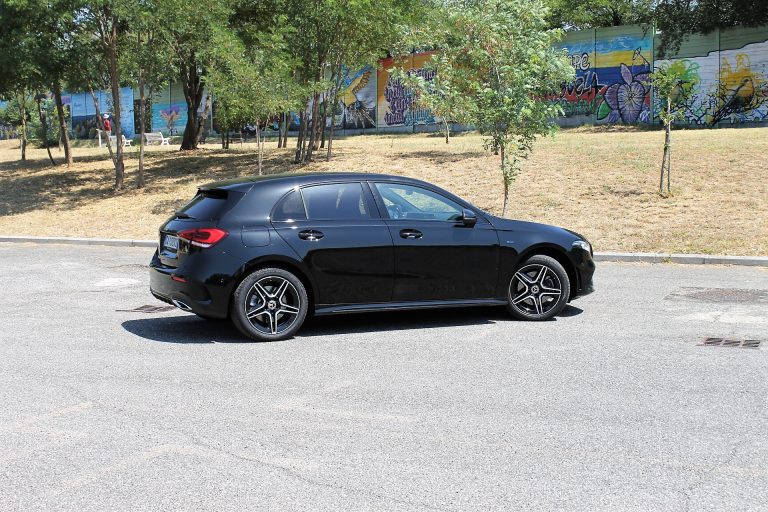 Mercedes-Benz Classe A 250e: la prova su strada