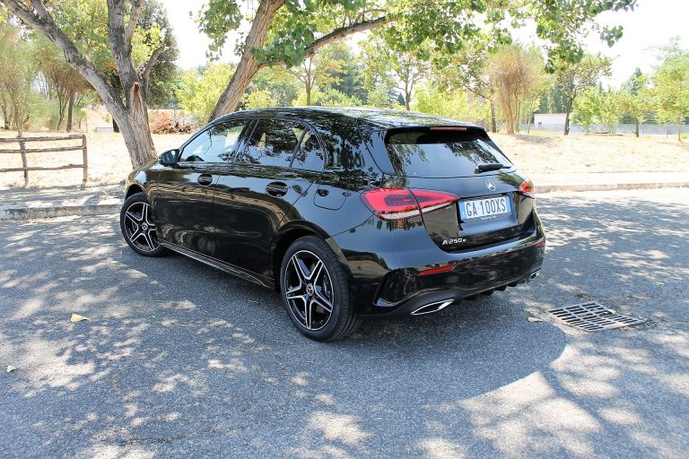 Mercedes-Benz Classe A 250e: la prova su strada