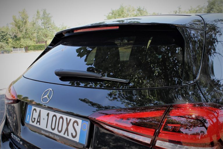 Mercedes-Benz Classe A 250e: la prova su strada