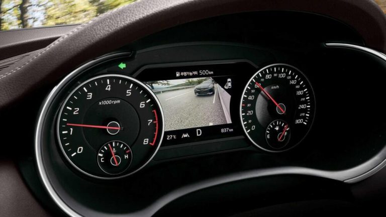 Kia Stinger restyling: immagini ufficiali