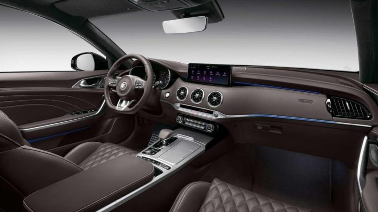 Kia Stinger restyling: immagini ufficiali
