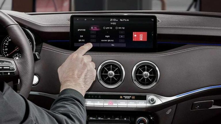 Kia Stinger restyling: immagini ufficiali