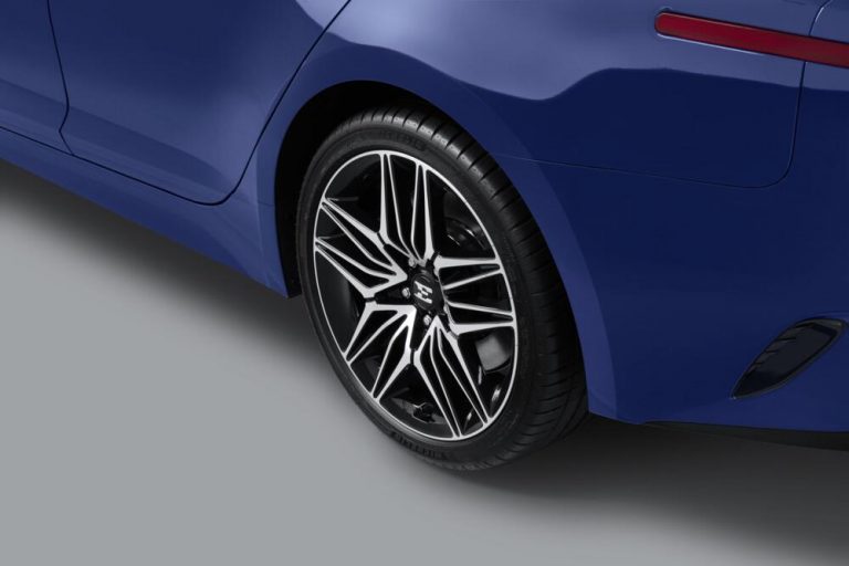 Kia Stinger restyling: immagini ufficiali