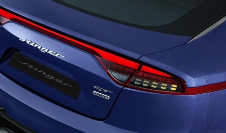 Kia Stinger restyling: immagini ufficiali