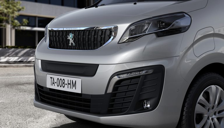 Peugeot e-Expert Combi: immagini ufficiali