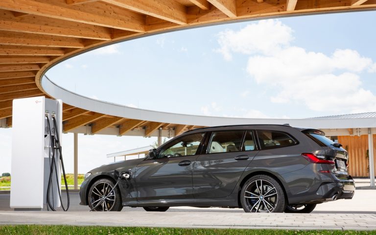 Bmw, gamma elettrificata: immagini ufficiali