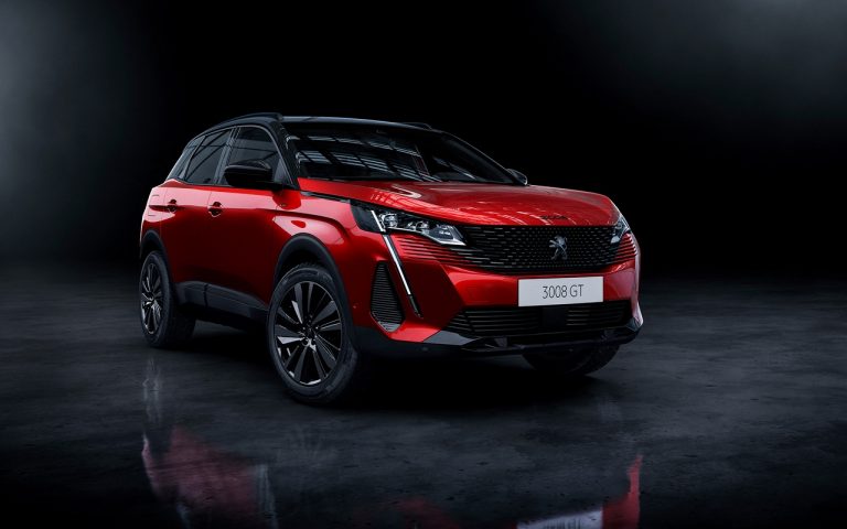 Nuova Peugeot 3008 GT Black Pack: immagini ufficiali
