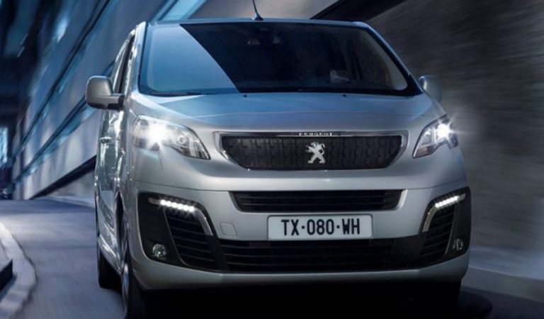 Peugeot e-Expert Combi: immagini ufficiali