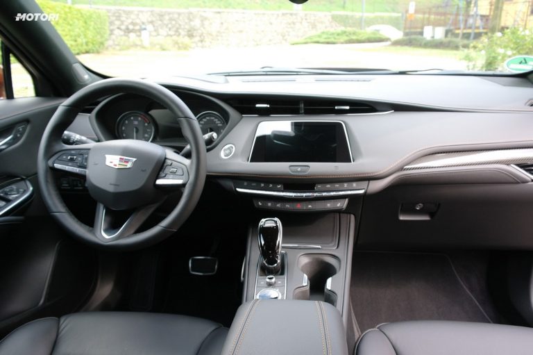 Cadillac XT4: prima prova su strada
