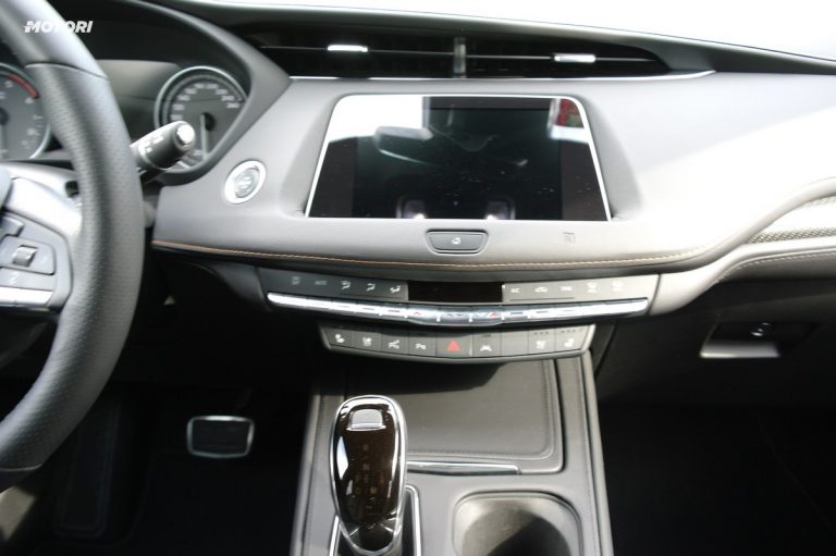 Cadillac XT4: prima prova su strada