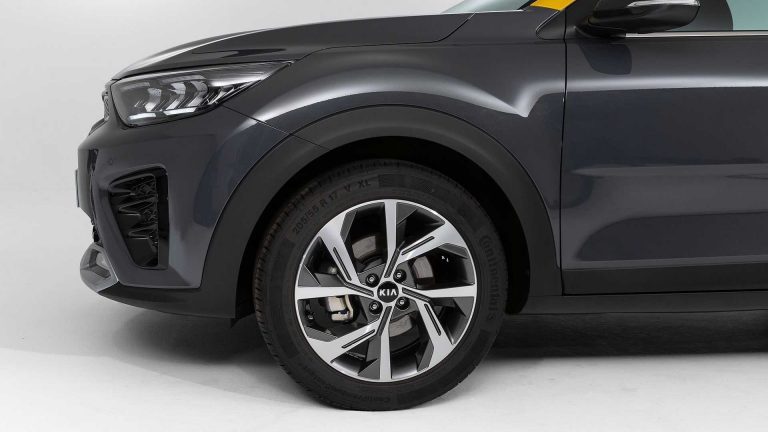 Kia Stonic restyling: immagini ufficiali