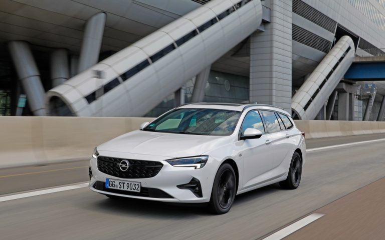 Nuova Opel Insignia 2020: immagini ufficiali