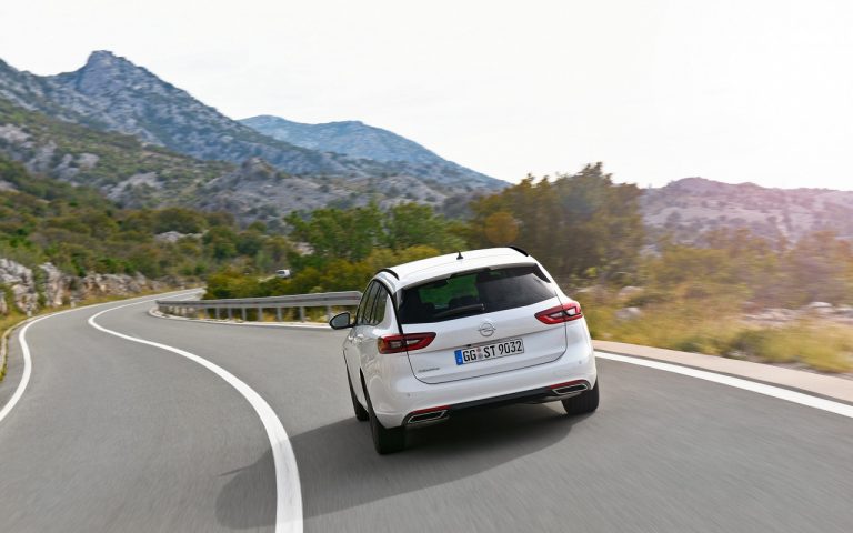 Nuova Opel Insignia 2020: immagini ufficiali