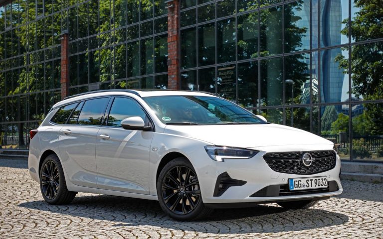 Nuova Opel Insignia 2020: immagini ufficiali