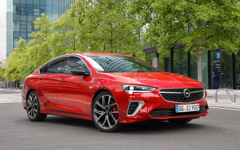 Nuova Opel Insignia 2020: immagini ufficiali