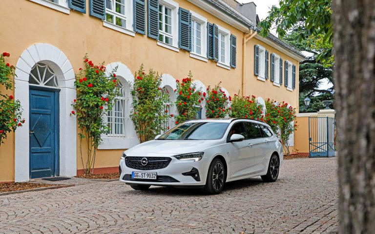 Nuova Opel Insignia 2020: immagini ufficiali