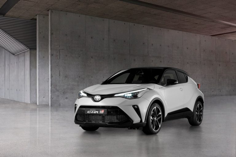 Toyota C-HR GR Sport 2021: immagini ufficiali