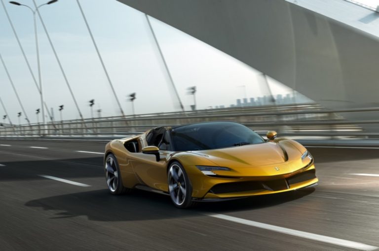 Ferrari SF90 Spider 2021: immagini ufficiali