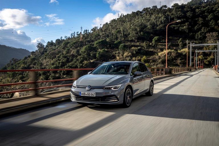 Volkswagen Golf 8 e Golf 8 Variant: immagini ufficiali