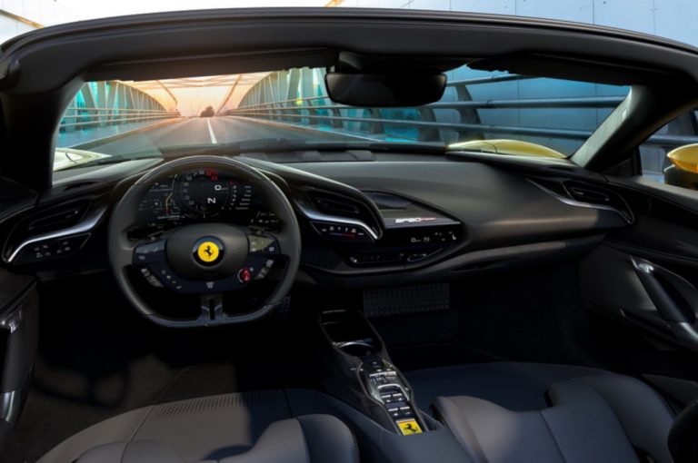 Ferrari SF90 Spider 2021: immagini ufficiali