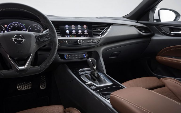Nuova Opel Insignia 2020: immagini ufficiali